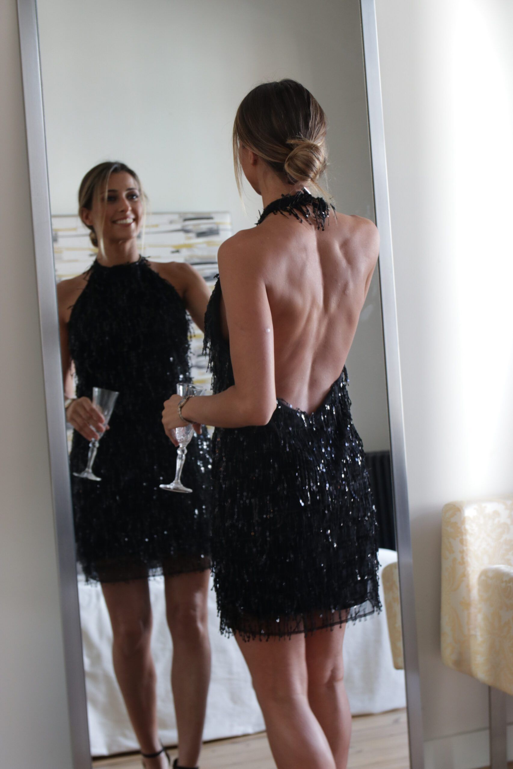 Hazel vestido curto Preto de franjas e lantejoulas Sem Costas